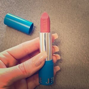 Kylie Jenner lipstick. Flirtini
